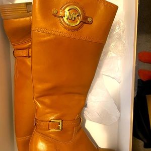 Brown michael Kors boots very good condition